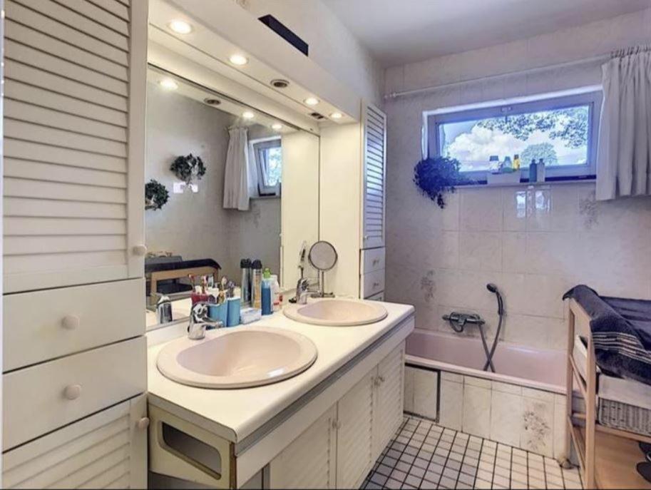 Suite Familiale Avec 2 Chambres Dans Une Villa - Quartier Vert Et Boise - 5 Kms De Ναμούρ Εξωτερικό φωτογραφία